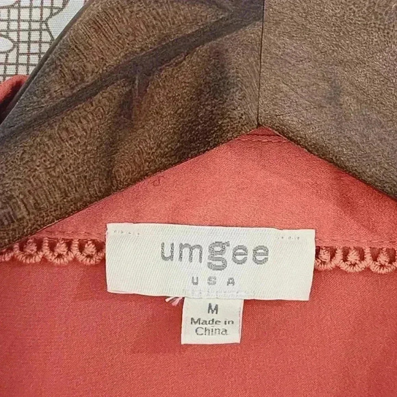 Umgee Satin Collar V neck Tied Crop Top pullover M 9277C - Picture 3 of 6